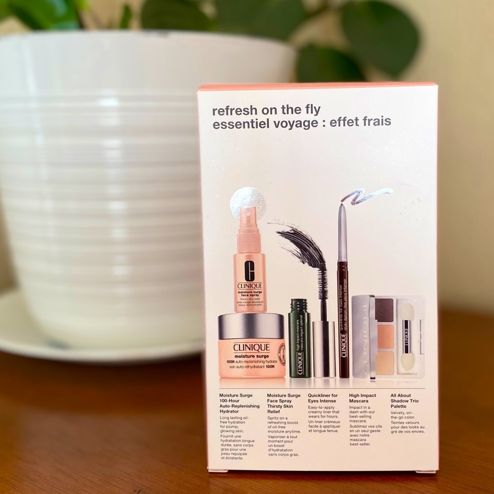 Clinique refresh on the fly gift set